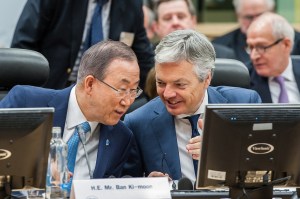 Didier Reynders (r.)