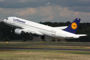 Lufthansa_A320_D-AIQB